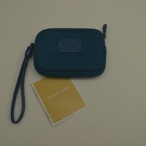 NEW Michael KORS Wristlet
